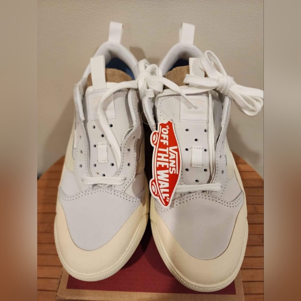 Vans UltraRange Exo SE Sneakers Women's Size 9 Brand New
